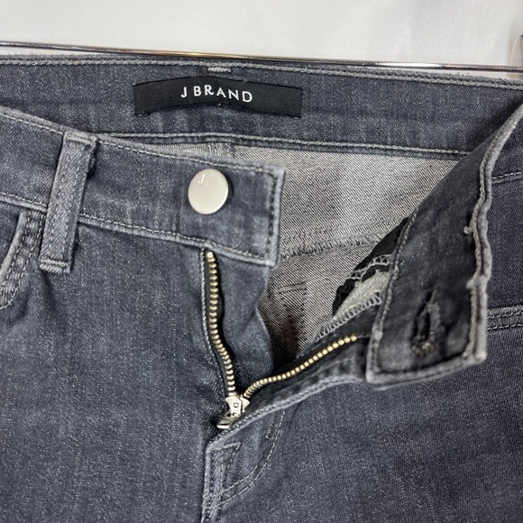 J Brand Low Rise Distressed Skinny Jeans Cropped in Ashes Destruct Grey Size 26 - Picture 5 of 9